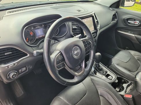 Used 2019 Jeep Cherokee Limited image 21