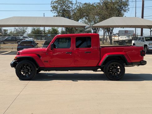 Used 2025 Jeep Gladiator Sport image 6
