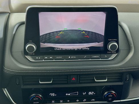 Used 2023 Nissan Rogue SV image 22