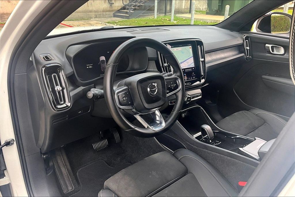 Certified 2023 Volvo C40 P8 Recharge Plus w/ Protection Package Premier AWD/4WD image 17