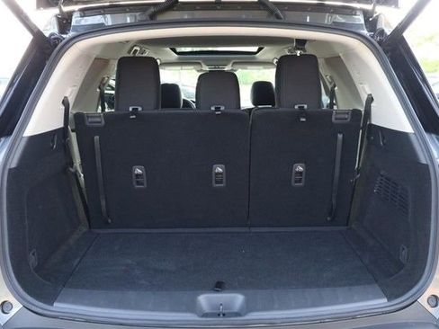 Certified 2025 Nissan Pathfinder SV w/ SV Premium Package FWD image 27