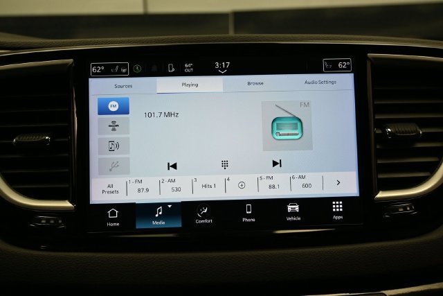 Used 2024 Chrysler Pacifica Touring-L FWD image 31