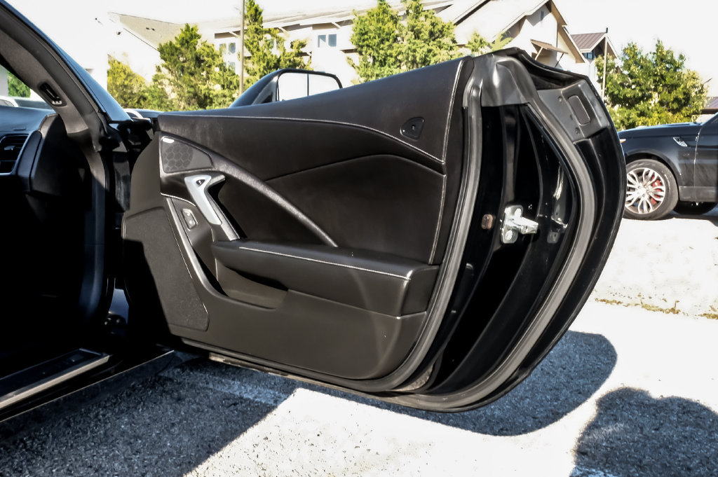 Used 2019 Chevrolet Corvette Stingray Coupe w/ 1LT RWD image 37