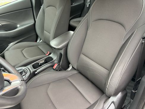 Used 2018 Hyundai Elantra GT image 13