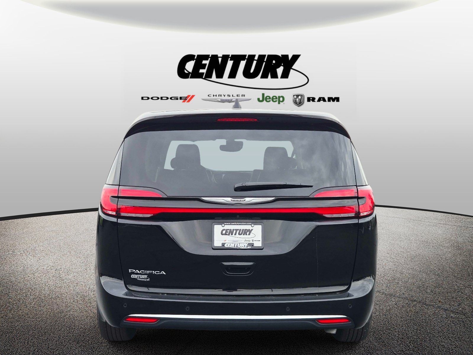 Used 2024 Chrysler Pacifica Touring-L FWD image 5