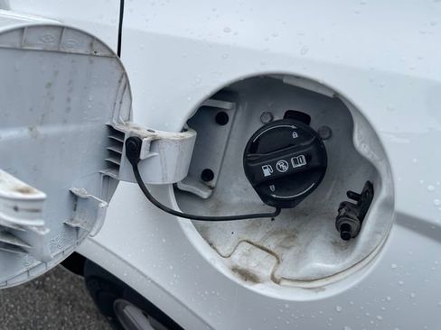 Used 2024 Hyundai Elantra SE FWD image 16