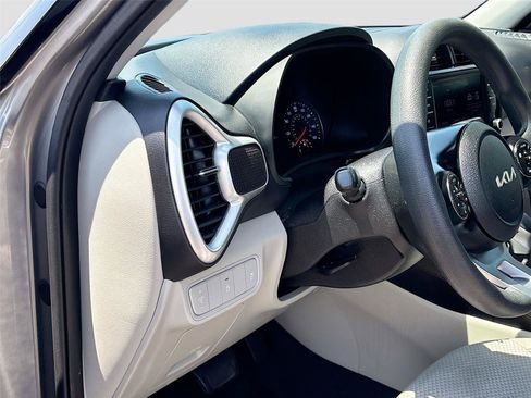Used 2022 Kia Soul LX FWD image 10