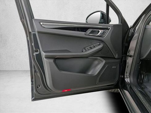 New 2026 Porsche Macan image 13