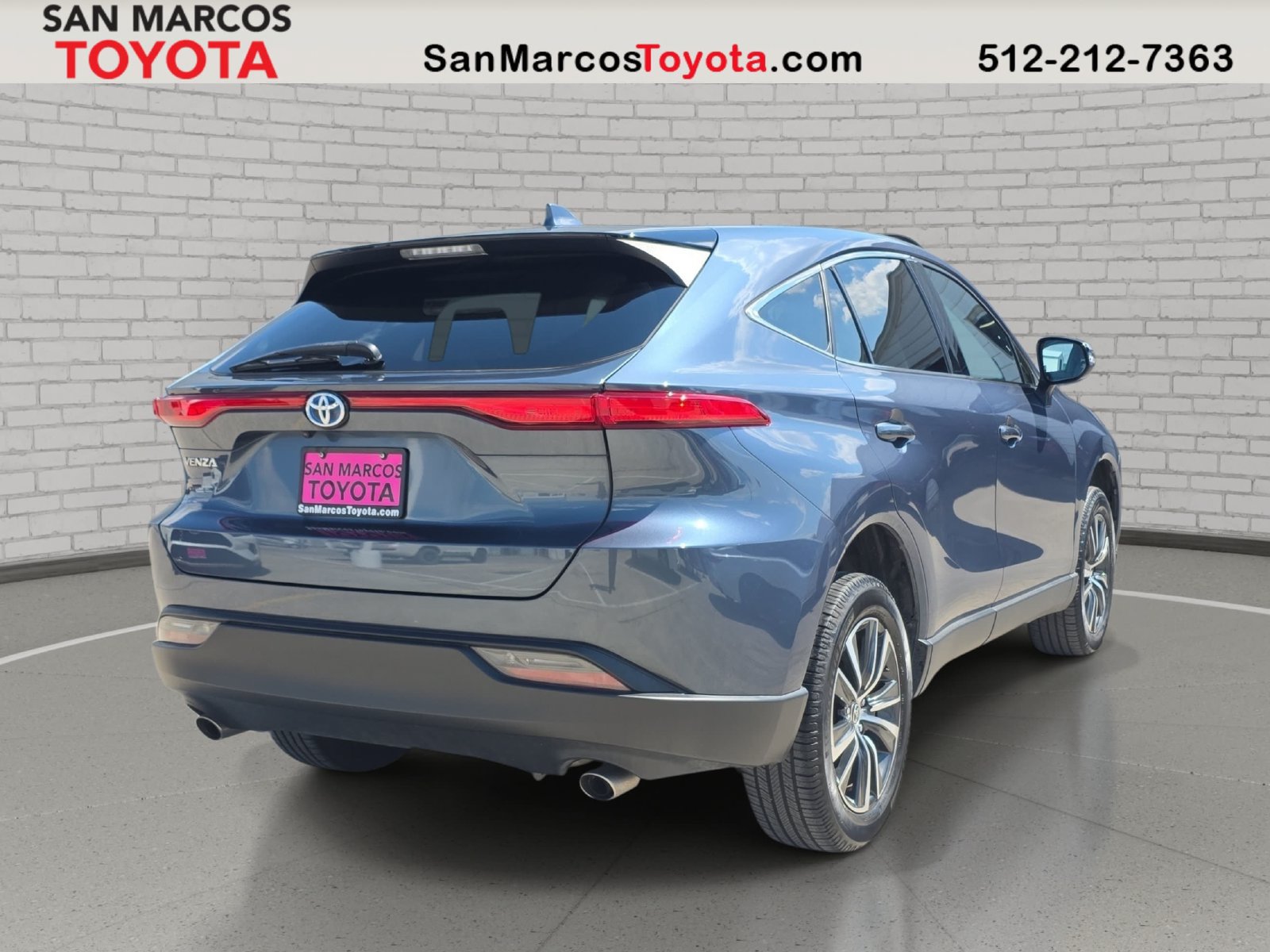 Used 2024 Toyota Venza LE AWD/4WD image 6