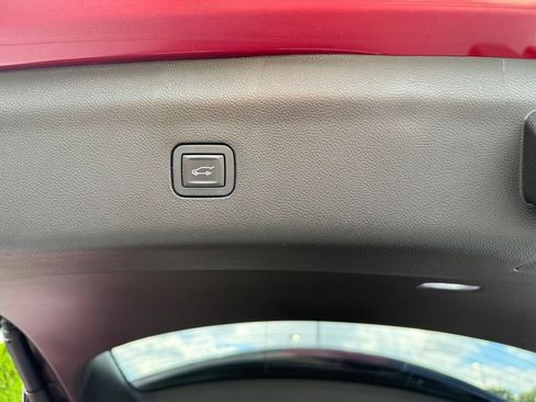 Used 2019 Buick Enclave Essence FWD image 37