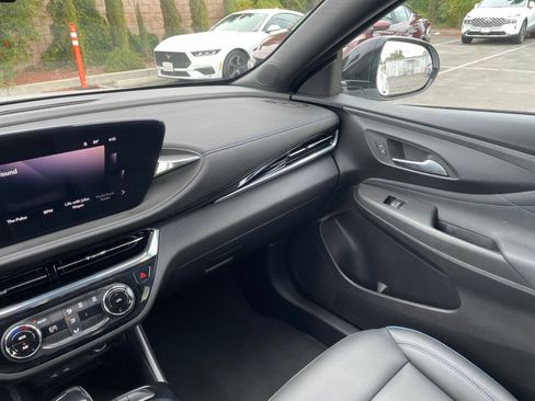 Used 2025 Buick Envista Sport Touring image 34