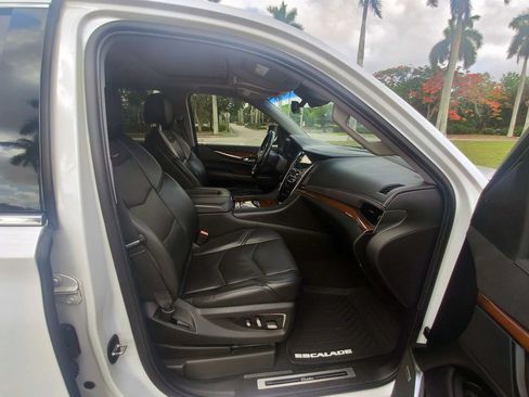 Used 2018 Cadillac Escalade ESV Premium Luxury AWD/4WD image 43