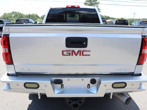 Used 2019 GMC Sierra 2500 Denali w/ Duramax Plus Package AWD/4WD image 8