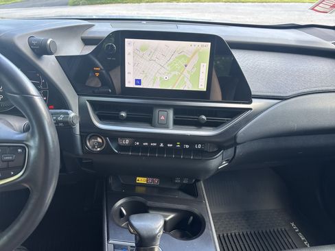 Used 2024 Lexus UX 250h AWD w/ Premium Package image 23