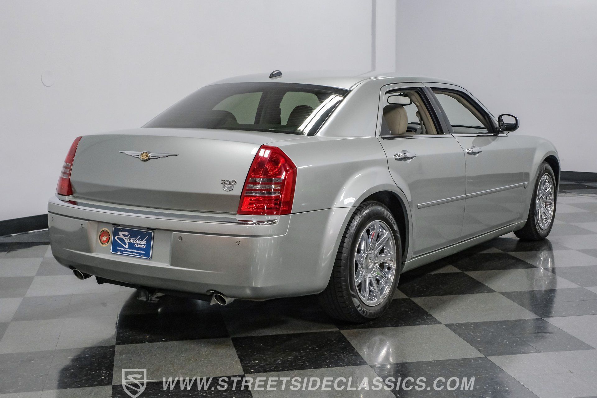 Used 2005 Chrysler 300 C w/ Navigation & Sound Group II RWD image 25