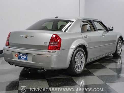 Used 2005 Chrysler 300 C w/ Navigation & Sound Group II RWD image 25