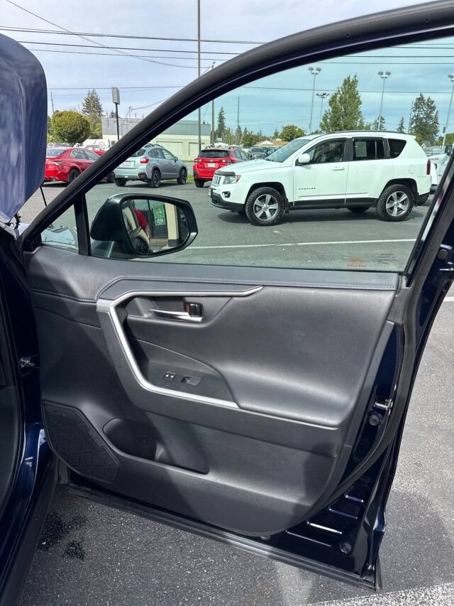 Used 2020 Toyota RAV4 XSE AWD/4WD image 16