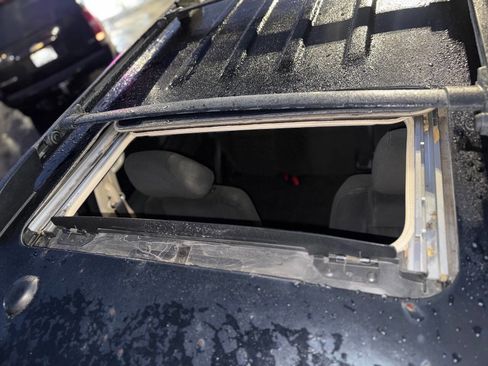 Used 2010 Ford Explorer Sport Trac XLT image 22