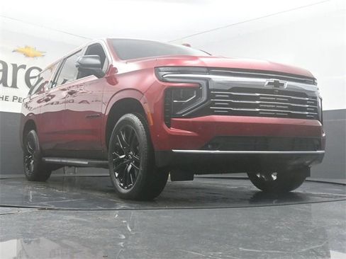 New 2025 Chevrolet Suburban Premier image 3