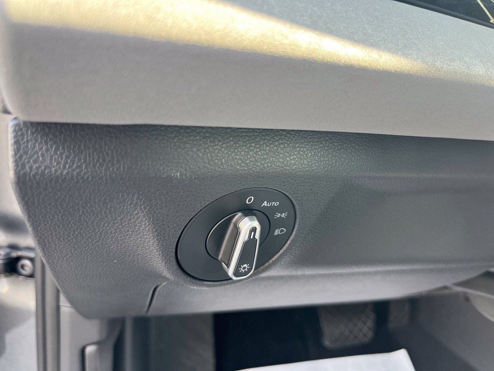 Certified 2025 Volkswagen Jetta SE FWD image 13