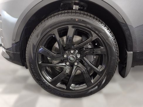 Used 2025 Land Rover Discovery Dynamic SE image 9