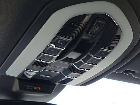 Used 2025 Porsche Macan image 35