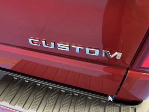 Used 2019 Chevrolet Silverado 1500 Custom w/ Custom Value Package AWD/4WD image 10