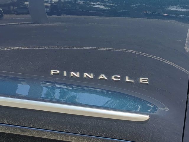 Used 2025 Chrysler Pacifica Pinnacle w/ Trailer Tow Group FWD image 13