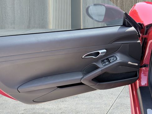 Used 2019 Porsche 718 Cayman RWD image 21