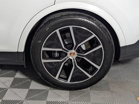 Used 2026 Porsche Cayenne E-Hybrid Coupe AWD/4WD image 12