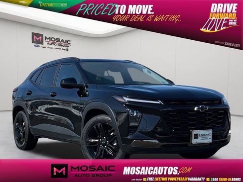 Used 2025 Chevrolet Trax ACTIV w/ Sunroof Package FWD image 1