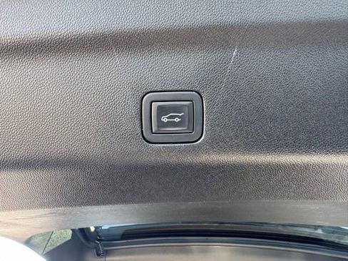 Used 2023 Chevrolet Tahoe Z71 w/ Z71 Off-Road Package image 14