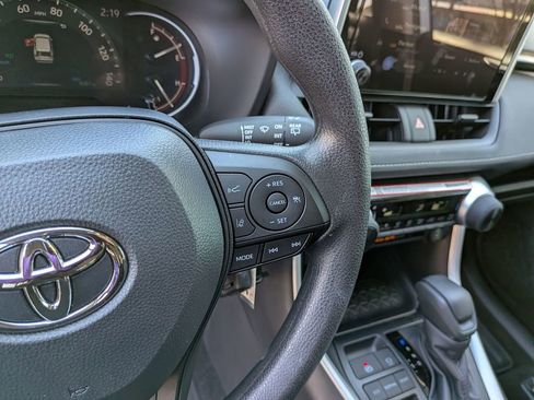 Used 2025 Toyota RAV4 LE image 29