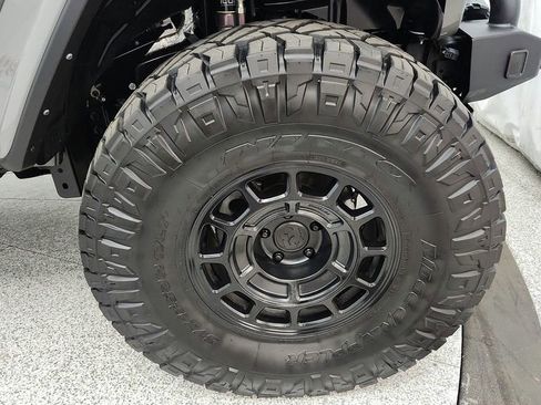 Used 2022 Jeep Gladiator Rubicon w/ LED Lighting Group image 28