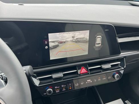 New 2025 Kia Niro SX Touring image 25