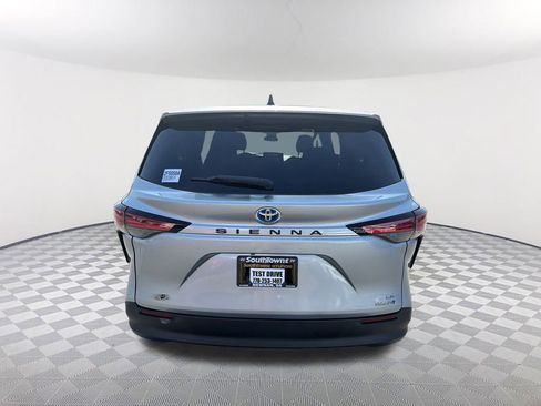 Used 2021 Toyota Sienna LE image 6