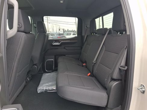 New 2026 GMC Sierra 1500 SLE w/ Preferred Package image 6
