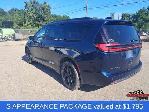 Used 2023 Chrysler Pacifica Limited w/ Uconnect Theater Family Group AWD/4WD image 3