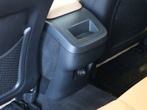 Used 2018 Volvo XC60 T6 Momentum w/ Vision Package image 26