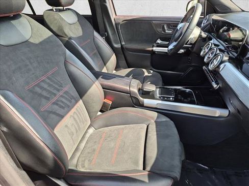 Used 2021 Mercedes-Benz GLB 250 4MATIC image 24