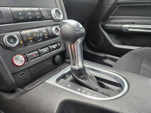 Used 2020 Ford Mustang Coupe RWD image 12
