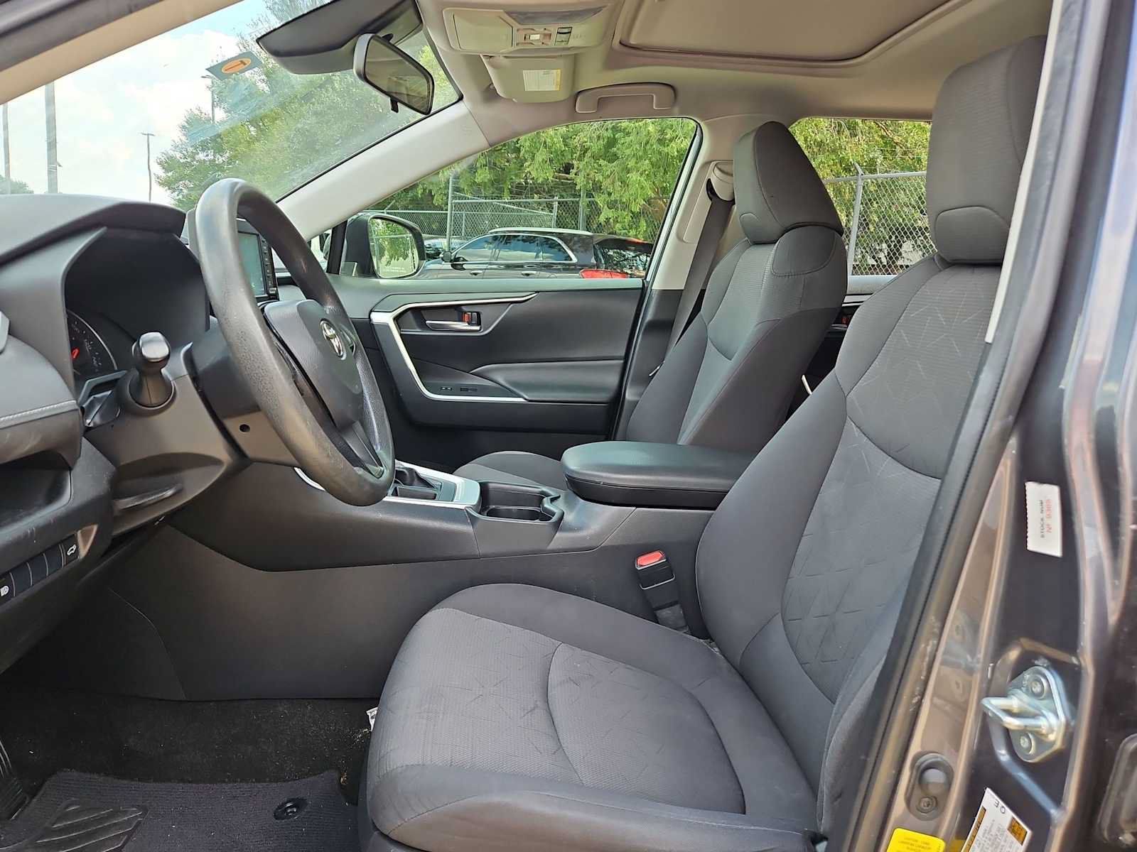 Used 2019 Toyota RAV4 XLE w/ Convenience Package FWD image 20