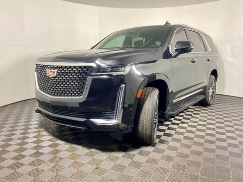 Used 2022 Cadillac Escalade Luxury image 8