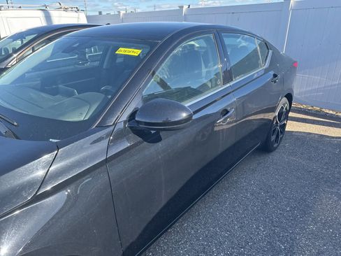 Used 2024 Nissan Altima 2.5 SR FWD image 17