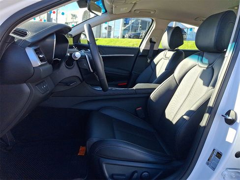 Used 2024 Genesis G70 2.5T image 14