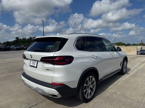 Used 2025 BMW X5 xDrive40i AWD/4WD image 3