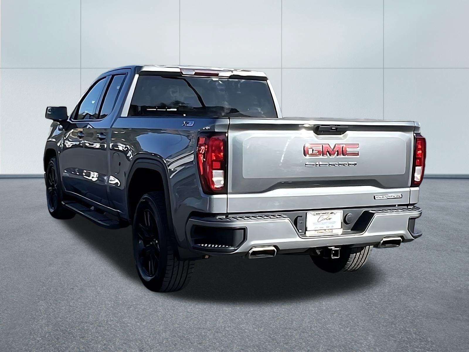 Used 2021 GMC Sierra 1500 Elevation w/ X31 Off-Road Package AWD/4WD image 4