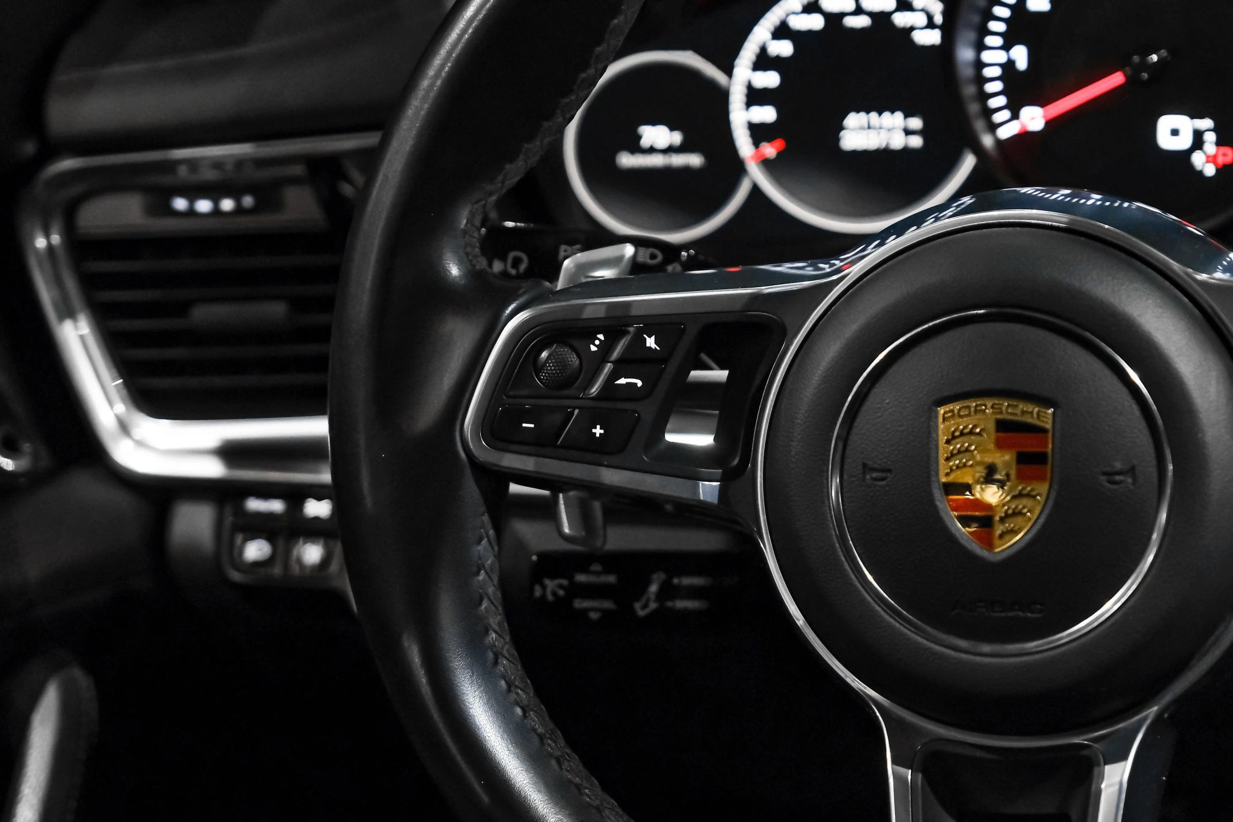 Used 2019 Porsche Panamera 4 AWD/4WD image 17