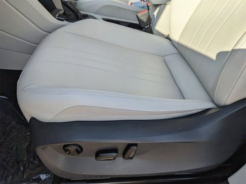 Certified 2023 Volkswagen Tiguan SE image 18