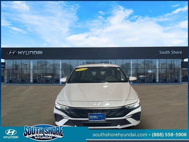 Certified 2024 Hyundai Elantra SE FWD image 2